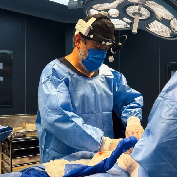 Dr esquivel Cirugia plastica